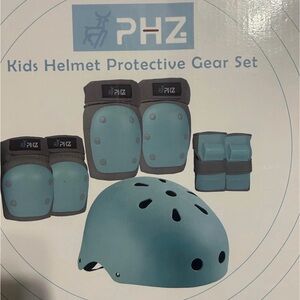 Teal Bicycle Helmet Set